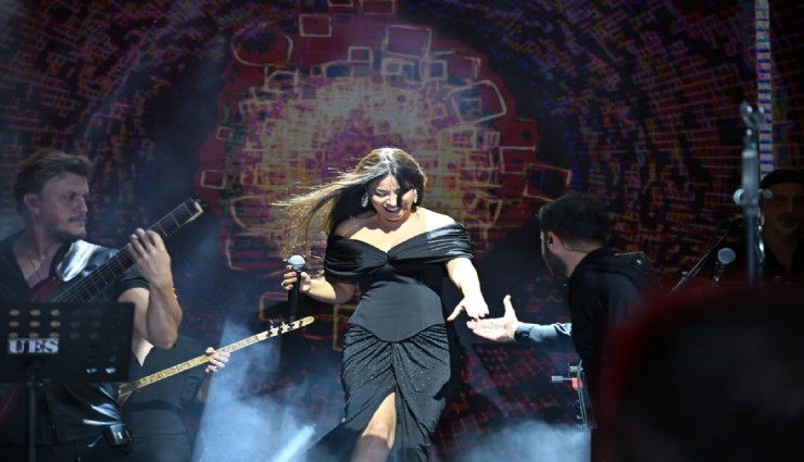 Demirci Kurtuluş Festivali'nde Zara rüzgarı