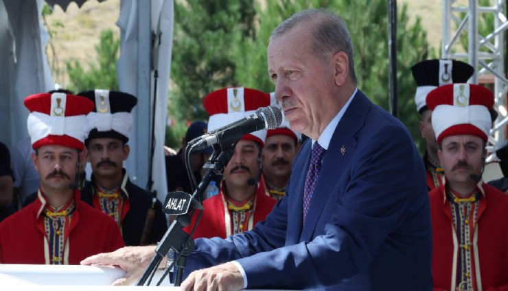Erdoğan Ahlat'tan mesaj verdi: Terörden nemalanan fırsatçılar kaybolacak