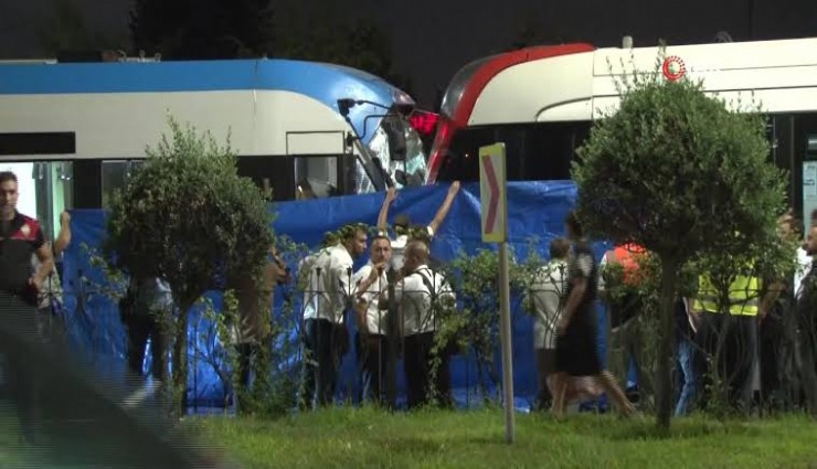 İstanbul'da iki tramvay kafa kafaya çarpıştı