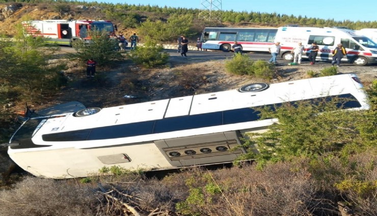 İzmir'de feci kaza: Otobüs ve otomobil şarampole yuvarlandı