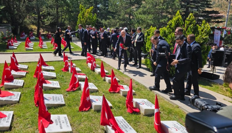 Kurtulmuş, Kocatepe’de Büyük Taarruz’un 104. yıl dönümü törenine katıldı