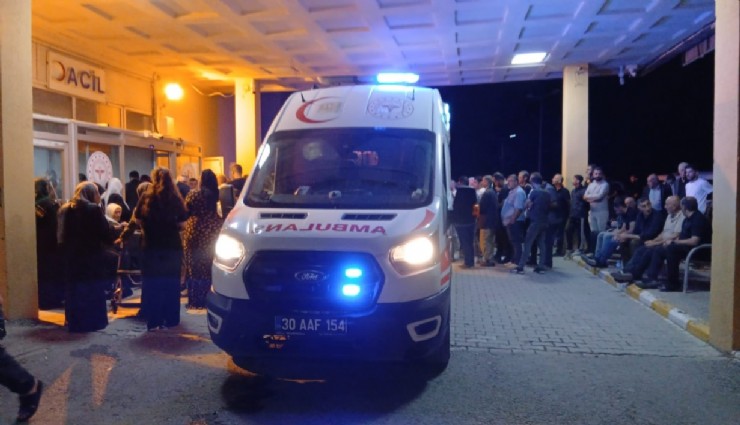 Yanan otomobilde yaralanan 2 çocuk Van’a sevk edildi