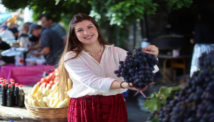 14. Kavacık Üzüm Festivali'ne yoğun ilgi: On binlerce kişi Kavacık'ta buluştu