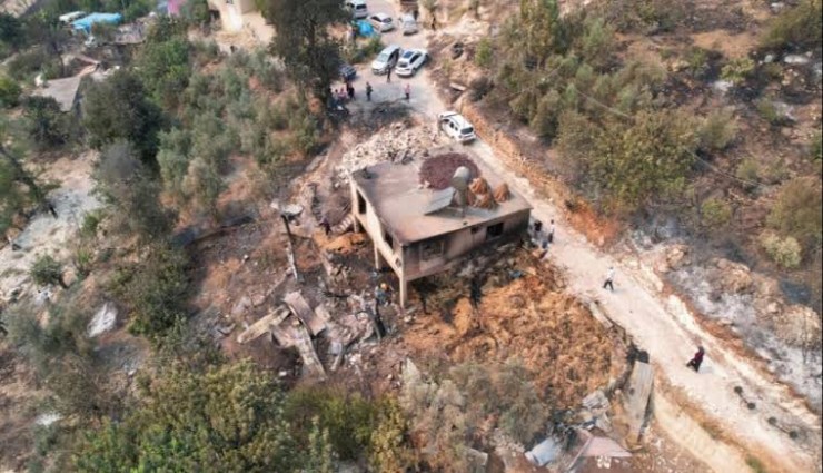 Adana'da yangın faciası: 19 ev küle döndü