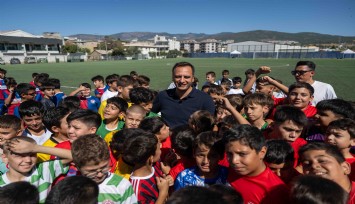 Bornova'da 9 eylül heyecanı futbolla yaşandı