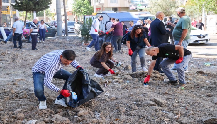 Buca'da Dünya Temizlik Günü'nde sokaklar baştan aşağı temizlendi