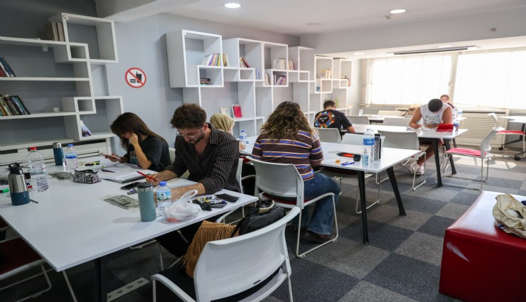 Buca'da üniversitelilere ücretsiz destek: Gençlik merkezleri yeni döneme hazır