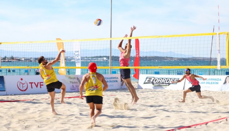 Çeşme'de Uluslararası Grand Slam Plaj Voleybolu heyecanı