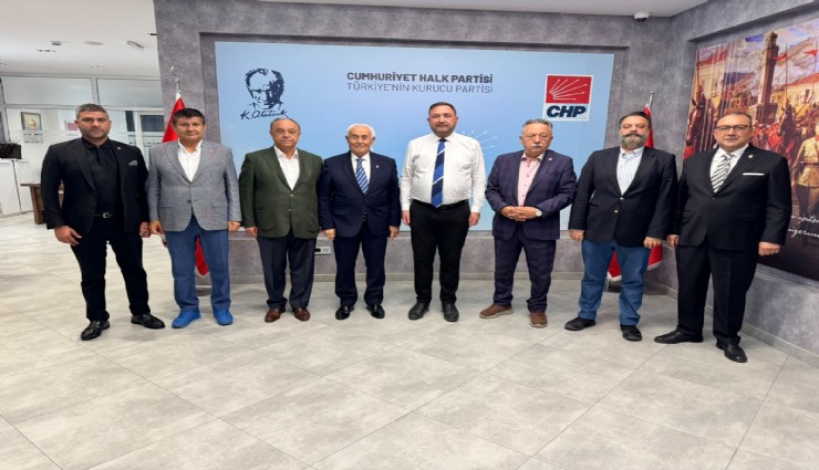 CHP İzmir’de eski il başkanlarıyla saha buluşması