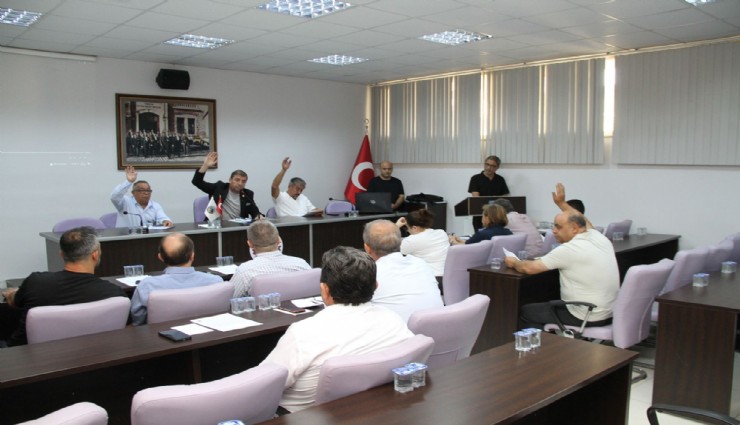 Kula'da spor salonu projesi meclisi karıştırdı